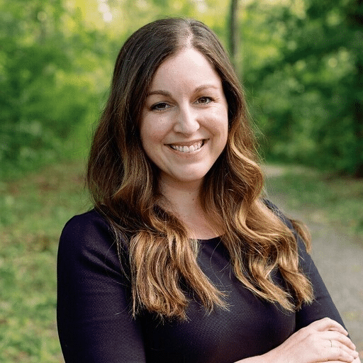 Claire deroberts headshot